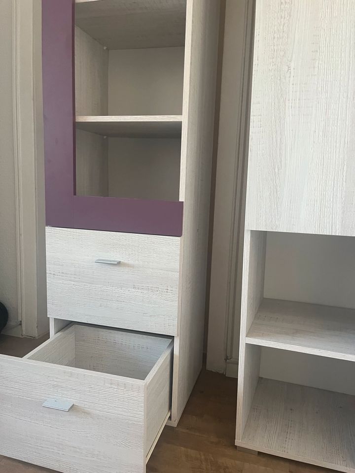 Möbelset in Weiß/Lila für Schlaf- oder Kinderzimmer in Krefeld
