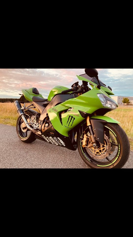 KAWASAKI ZX10R 2004 ZXT00C in Broderstorf