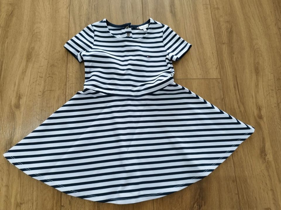 Tommy Hilfiger Kleid Größe 104 in Langenau