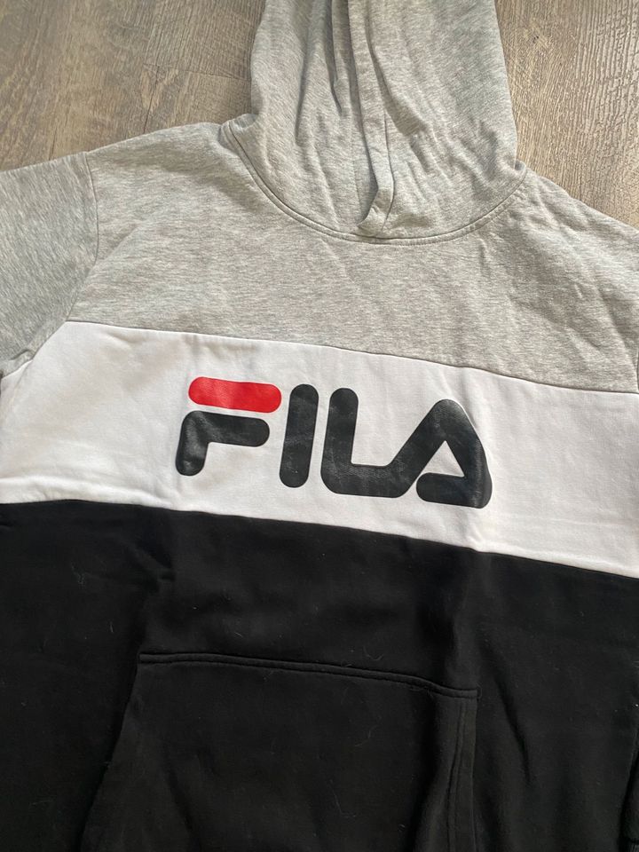 Fila Hoodie 170/176 grau weiß schwarz in Hanstedt