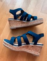 Schöne Kork-Keil-Absatz Riemchen Sandalen aus blauem Samt Gr. 40 Nordrhein-Westfalen - Overath Vorschau