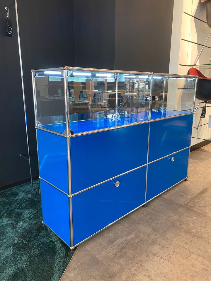 USM Haller E Glasvitrine Prospekt Regal Tresen Enzianblau in Hamburg