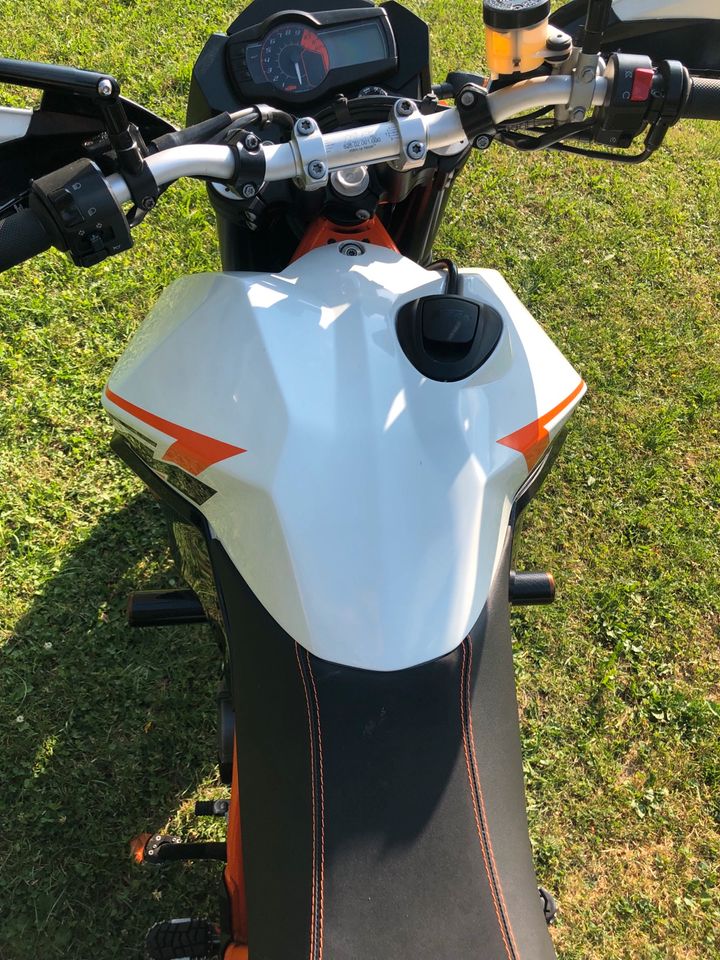 KTM 990 SMR SM Supermoto R Schmiedefelgen Akrapovic Carbonheck in Mühldorf a.Inn