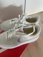 Nike sneaker neu beige 38,5 Schuhe Turnschuhe Bayern - Fürth Vorschau
