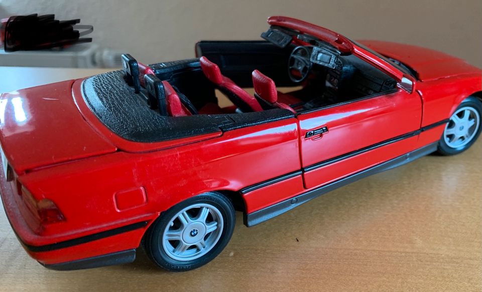 BMW 325i Convertible (1993) Modellauto 1:18 Maisto in Heilbronn