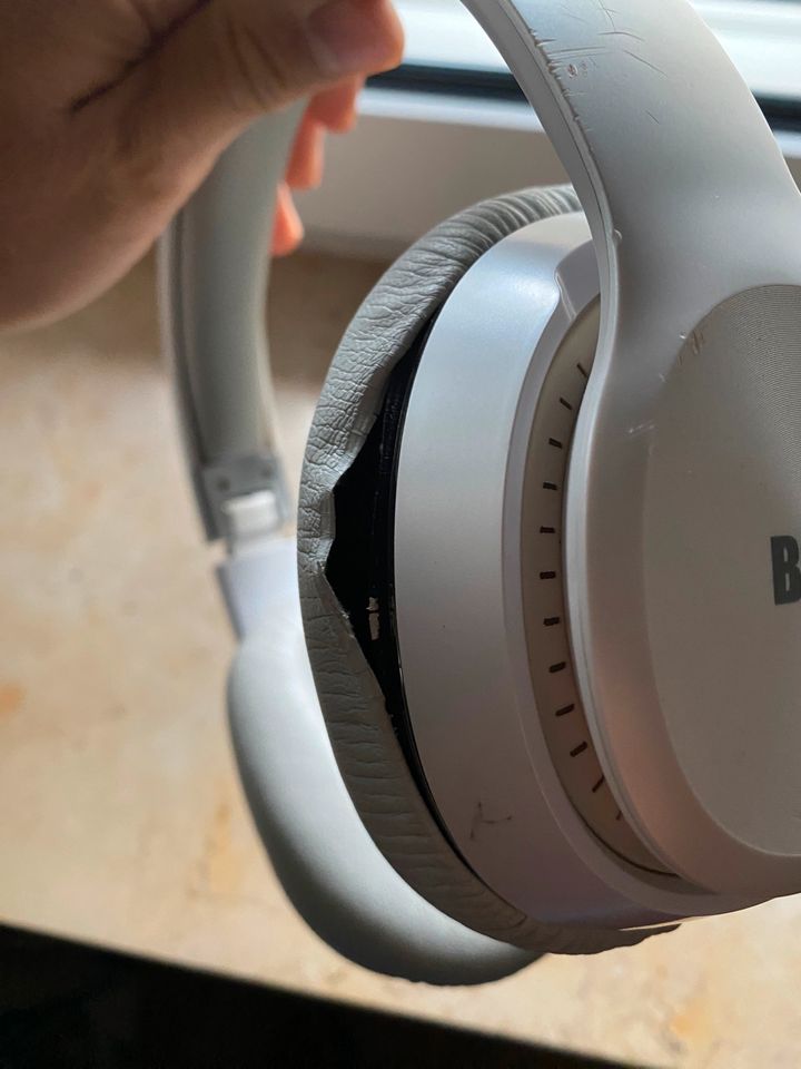 Britz W820BT Bluetooth Over Ear Kopfhörer Headphones weiß white in Frankfurt am Main