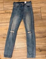 Coole Jeans ripped / cut outs / destroyed  in blau / weiß Bayern - Frensdorf Vorschau