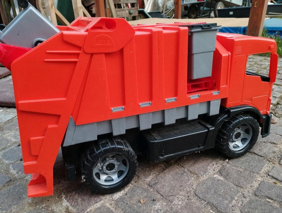 Giga Trucks großes Müllauto Müllwagen Lena Toys in Bergrheinfeld