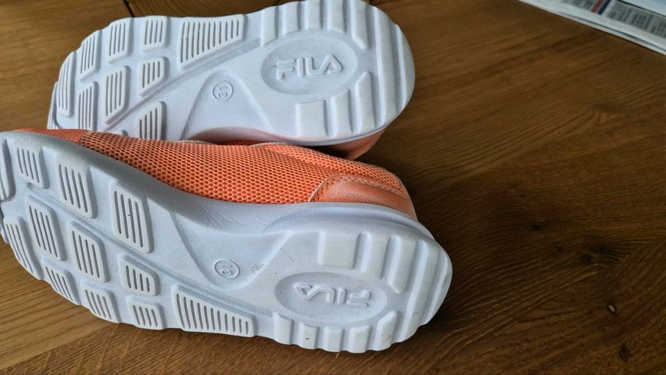 FILA Sportschuhe Hallenschuhe in Koralle Gr. 31 in Kürten