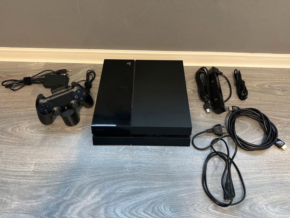 Sony PlayStation 4 500GB in Duisburg