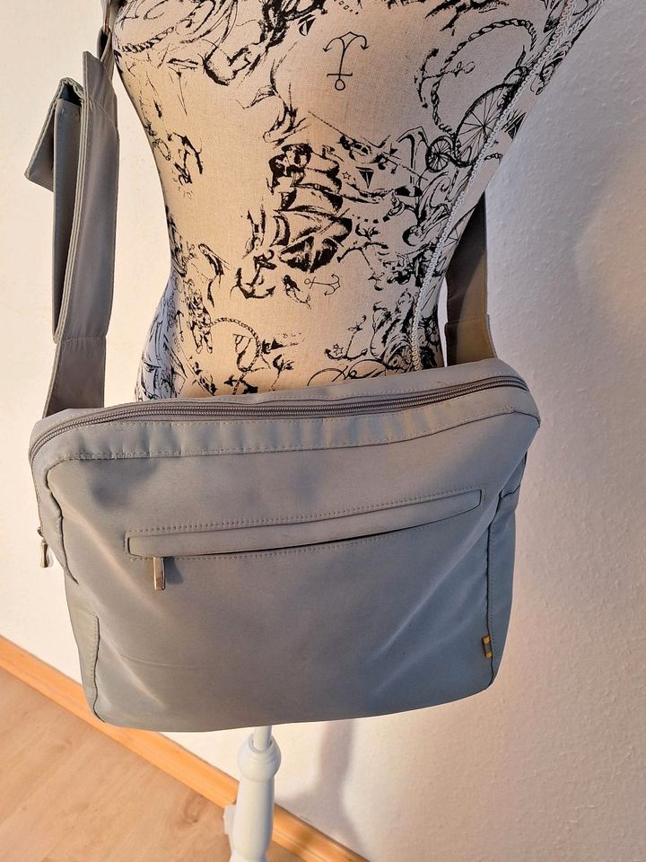 Crossbody tasche. Grau. 35x34cm, abwaschbar,gr taschen in Lohne (Oldenburg)