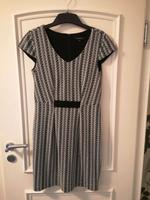 Kleid von Comma in Größe 40 Nordrhein-Westfalen - Bergheim Vorschau