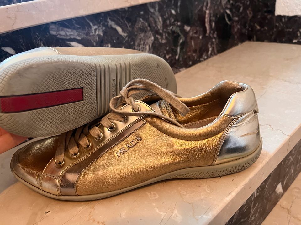 Prada Sneaker Gold 39 in Vilgertshofen