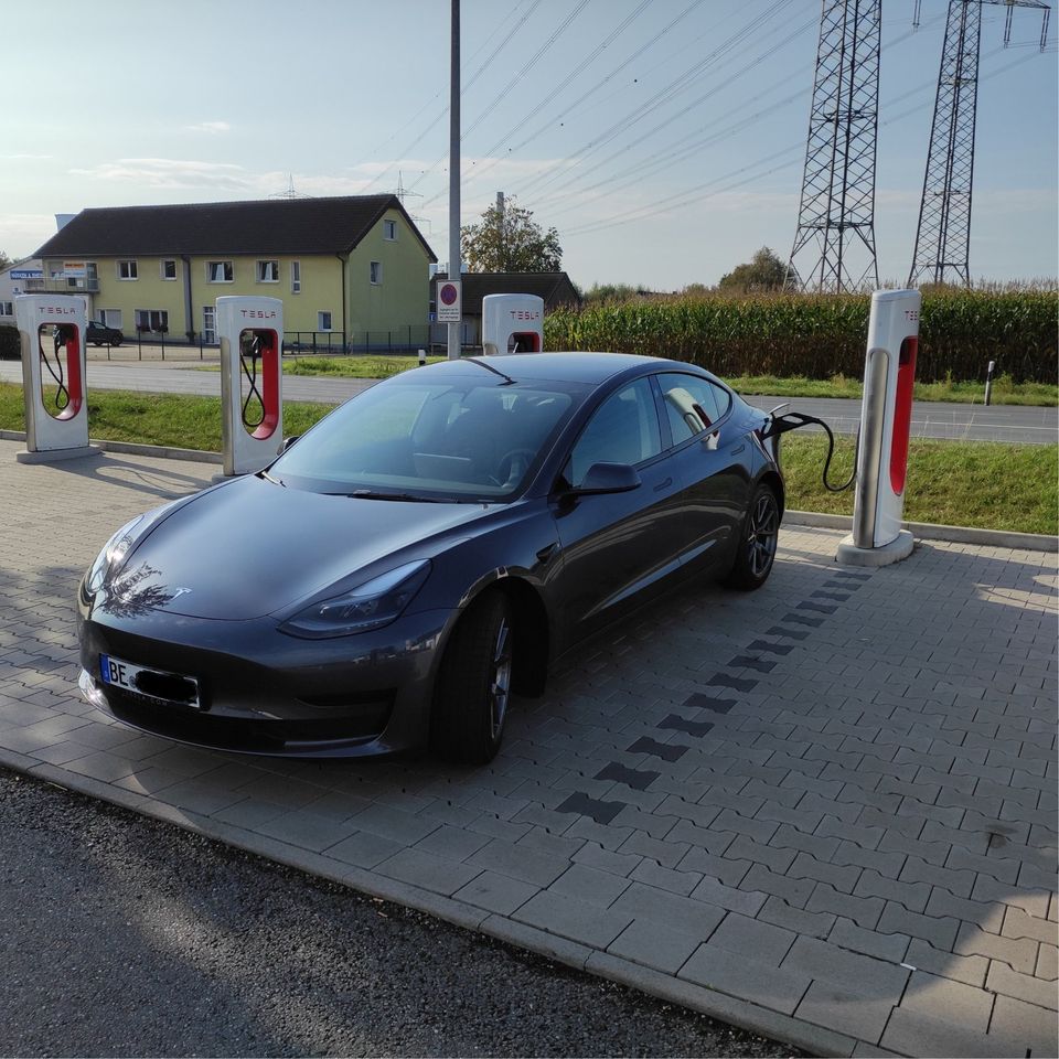 Tesla Modell 3 SR in Oelde