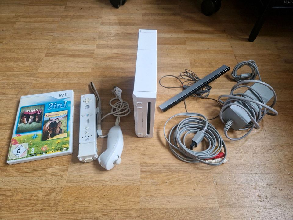 Nintendo Wii Konsole Vollständig - Controller / Nunchuck / Spiel in Köln