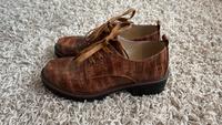 Schicke Damen Halbschuhe/Schnürschuhe braun Stuttgart - Vaihingen Vorschau