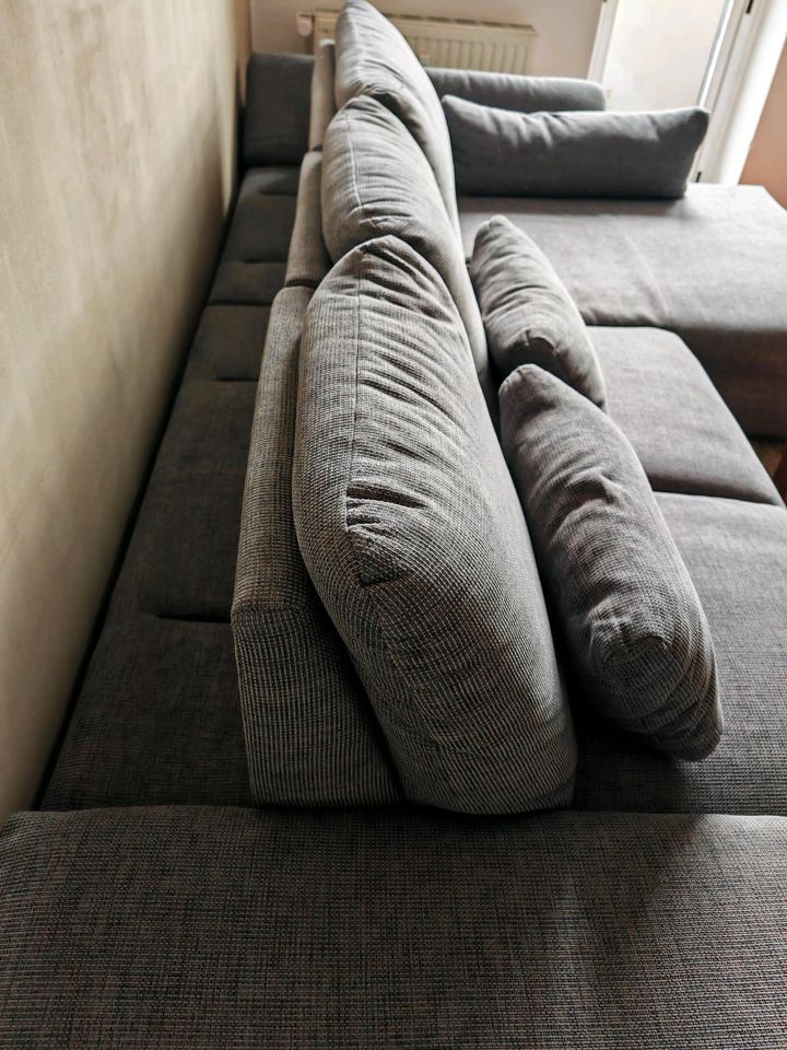 Großes Sofa mit Schlaffunktion in Hamburg