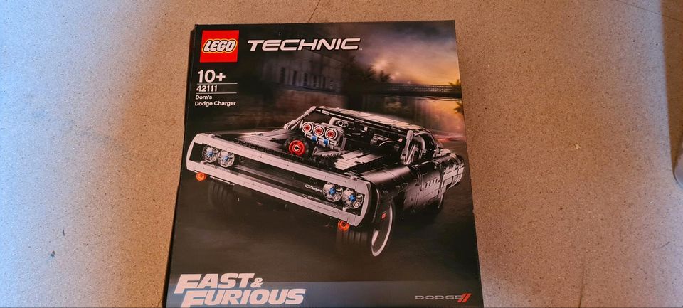 Lego Technic Dom's Dodge Charger in Pocking