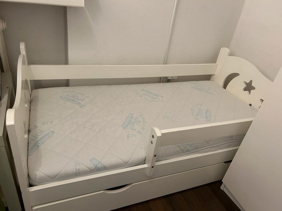 Kinderbett mit Schublade in Hamburg