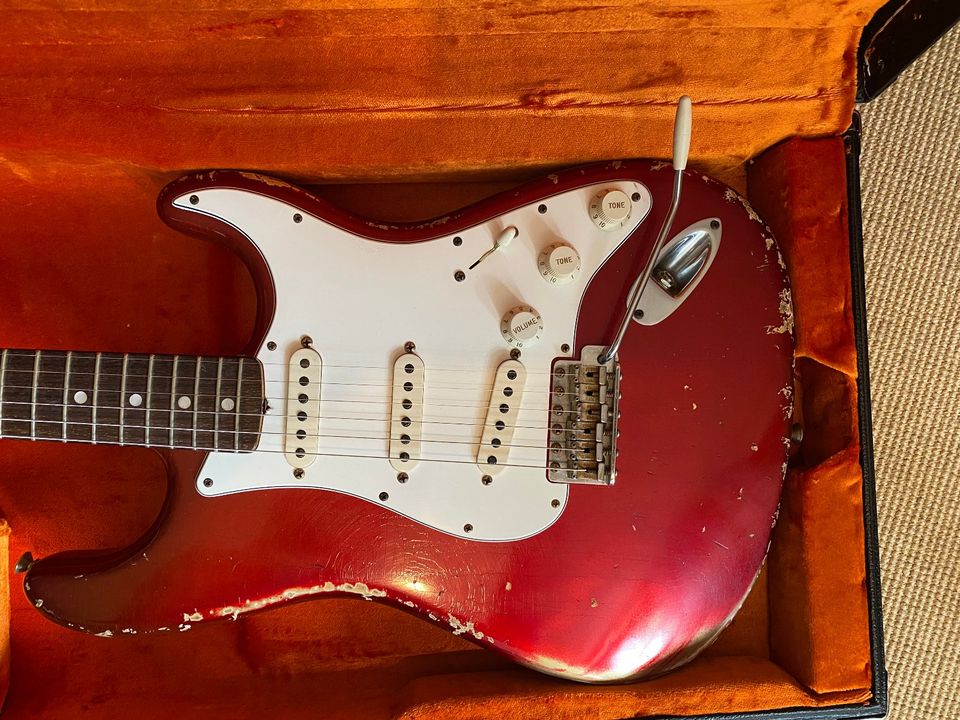 2012 FENDER CUSTOM SHOP ’68 STRATOCASTER RELIC CANDY APPLE RED in München