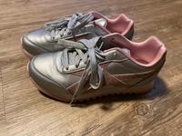 Neuwertige Reebok Sportschuh Gr 36 grau rosa glitzern Niedersachsen - Rinteln Vorschau