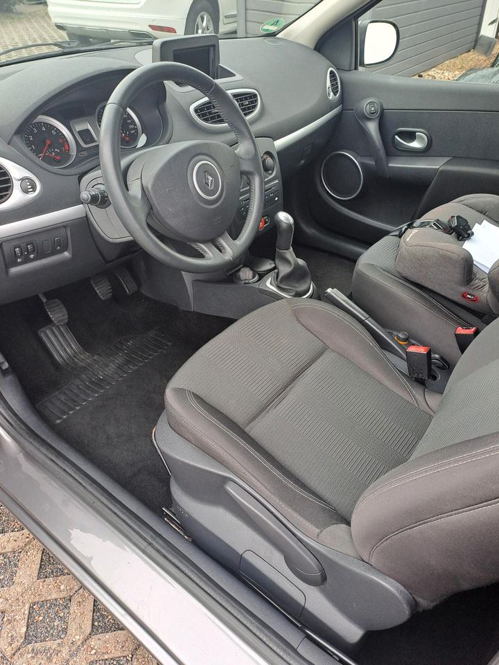 Renault Clio 3 / III Dynamique TomTom Navi in Wendeburg