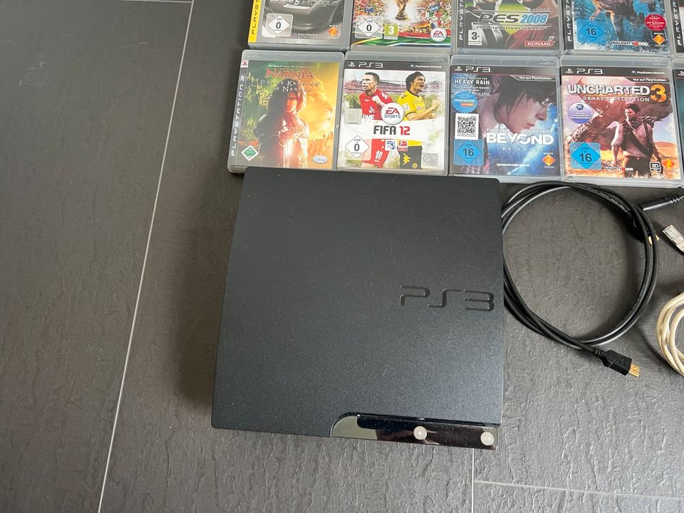 Ps 3 Konsole mit spielen 4 Kontroller Ladegerät in Brilon