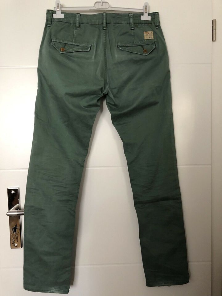 Guess Herren Hose Gr W31 L34 Chino Stoffhose Original grün Top in München