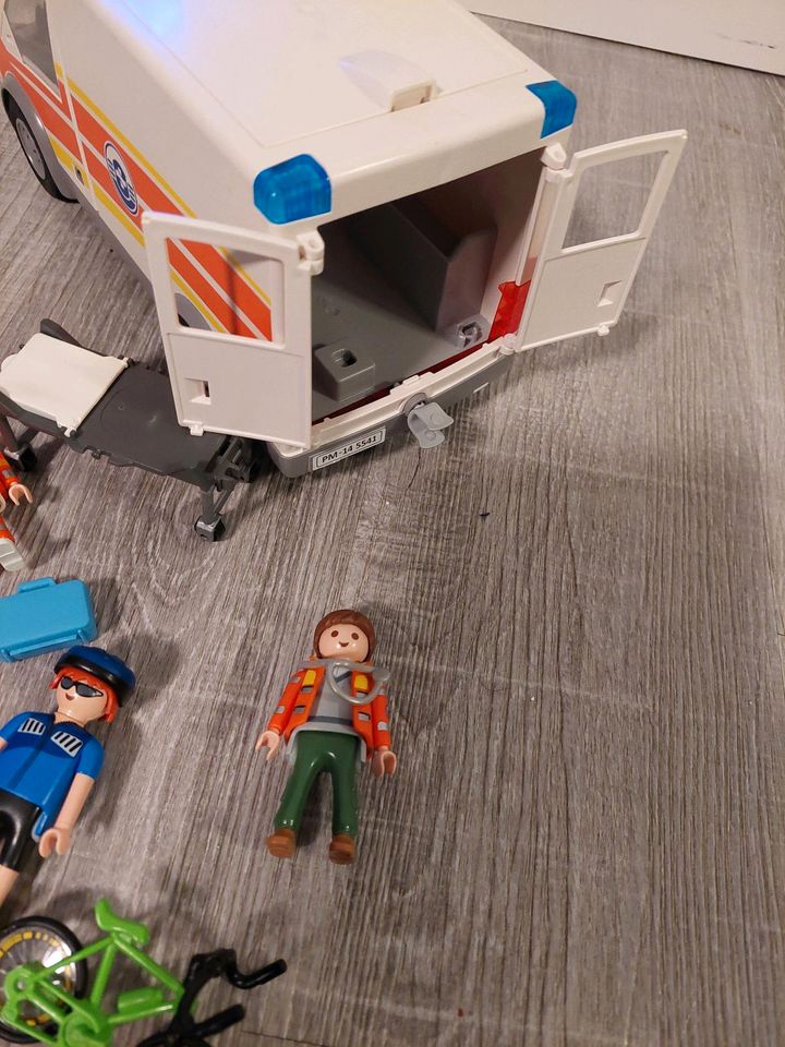 Playmobil Krankenwagen 5541 in Baden-Württemberg - Backnang | Playmobil  günstig kaufen, gebraucht oder neu | eBay Kleinanzeigen ist jetzt  Kleinanzeigen