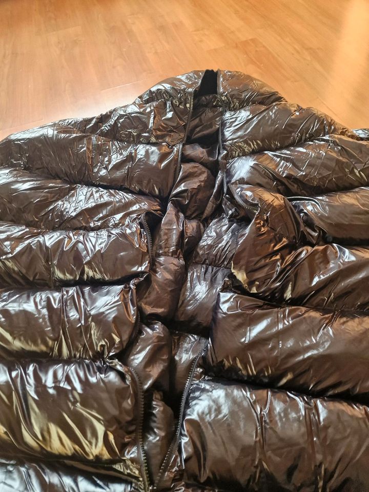 Glanznylon Schlafsack in XXL in Mörfelden-Walldorf