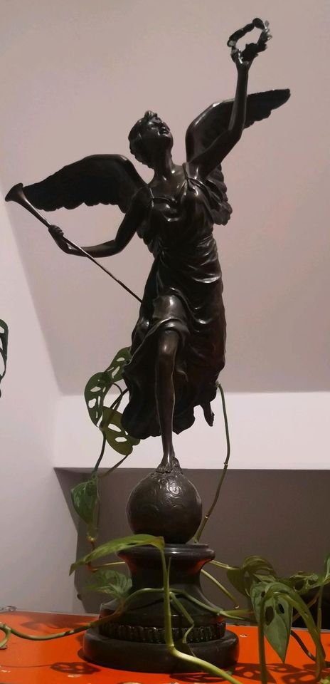 Bronzefigur von Pierre Biard Nike Göttin Victoria Frau Engel in Oberhausen