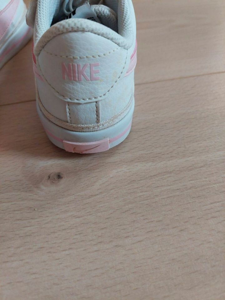 ❤️‍Nike Mädchen Turnschuhe weiß/rosa Gr. 32❤️‍ in Kolbermoor