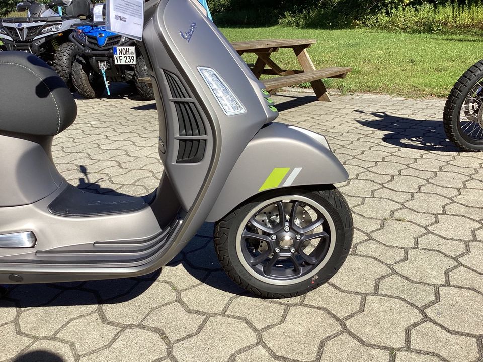 Vespa GTS SUPER TECH 300 in Nordhorn