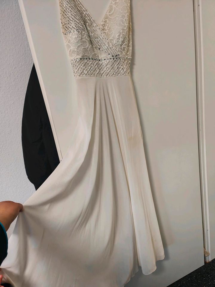 Abendkleid 42/44 in Ehringshausen