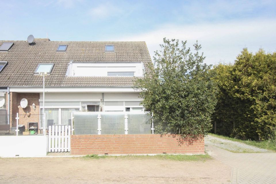 Charmante DHH mit Garten und 3 Wohneinheiten am Lenster Strand in Grömitz