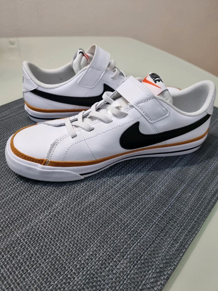 Nike Sneaker in Größe 35 !NEU! in Rottweil