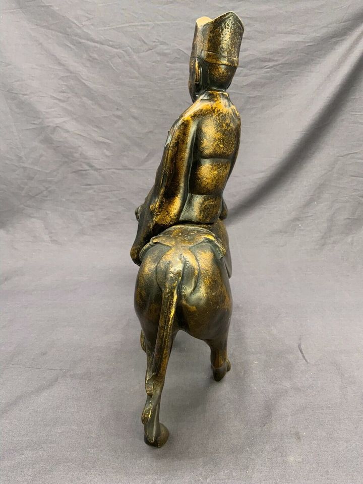 CHINA SKULPTUR GELEHRTER AUF PFERD FIGUR AUS METALL EISEN BRONZE PATINIERT 34cm - Versand kostenlos - Wir sind für Sie da lokal in 86830 Schwabmünchen oder online ARTHOME24 in Schwabmünchen