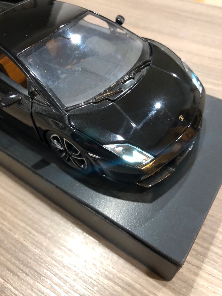 Welly Lamborghini Gallardo 1:24 mit Beleuchtung in Bremen