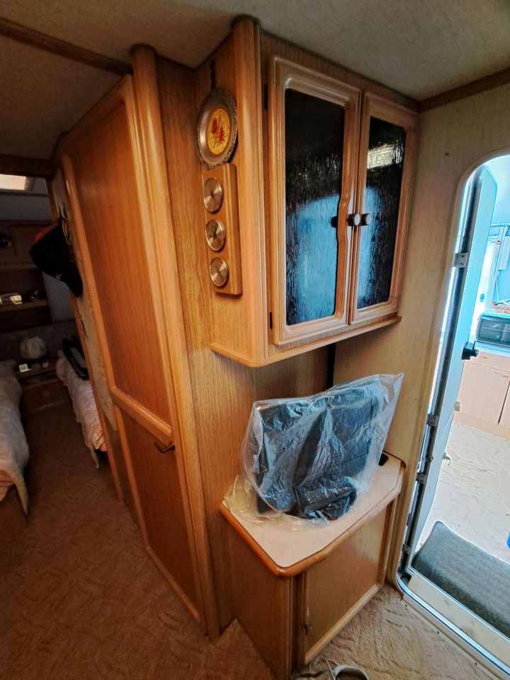 Wohnwagen mit Vorzelt und Gerätezelt in Hardegsen