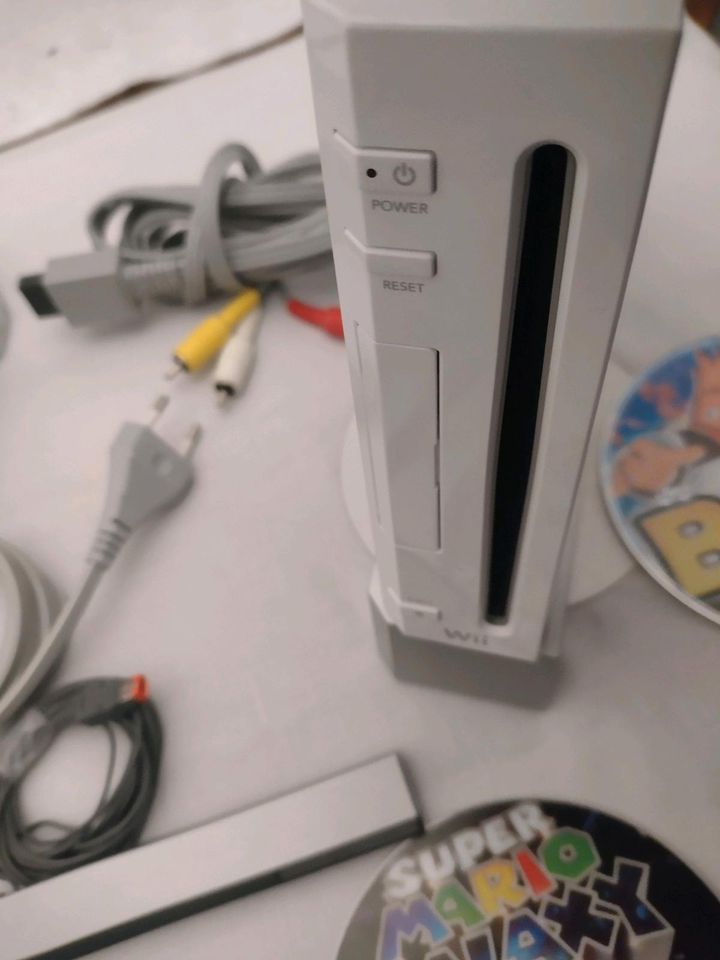 Nintendo Wii Konsole mit viel Zubehör & 54 Spiele mit Software in Edesheim (Pfalz)