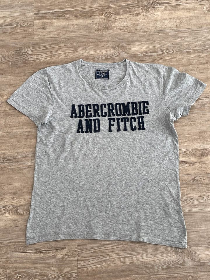 ABERCROMBIE & FITCH T-Shirt Herren Gr. XS grau in Bendestorf