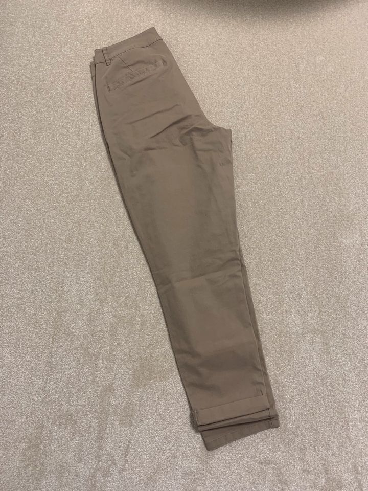 Beige Chino Hose Gr. 30/29 in Braunschweig