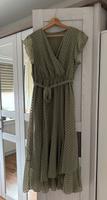 Grünes Kleid mit Gürtel Nordrhein-Westfalen - Rhede Vorschau