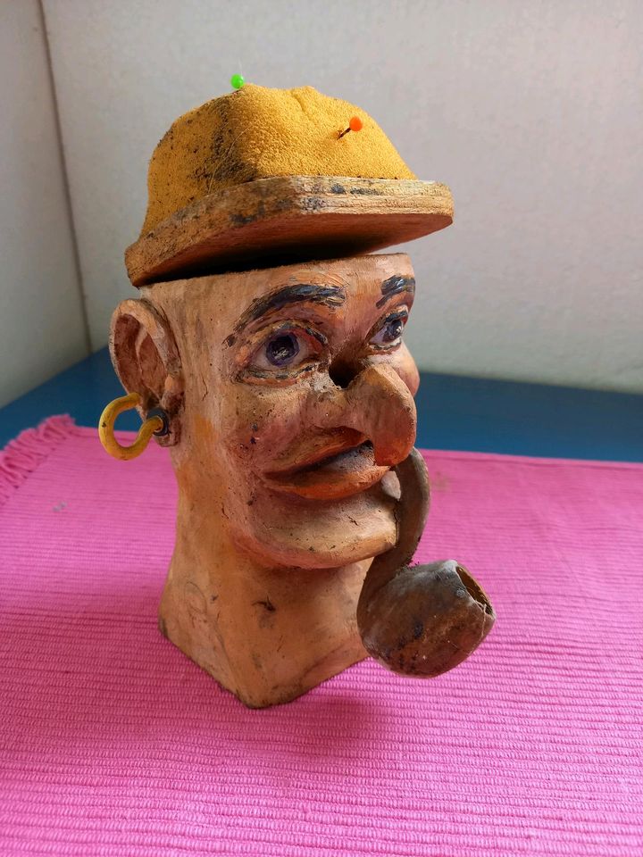 Alte Figur Kopf Nadelkissen Holz um 1908. in Montabaur