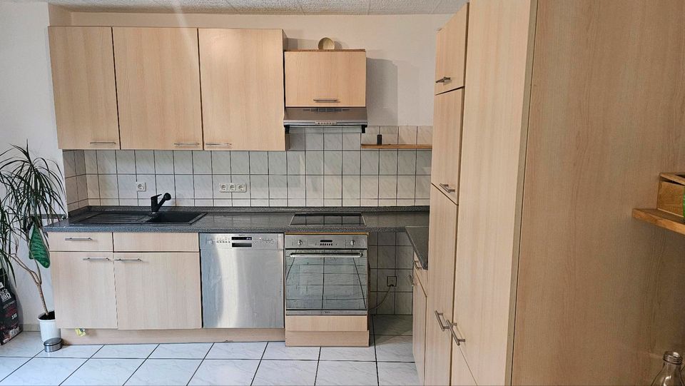 Küche mit E-Geräte Backofen,Kühlschrank in Trier