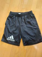 Adidas kurze Sporthose sehr gut erhalten Gr. 152 Nordrhein-Westfalen - Siegen Vorschau