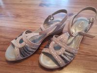 Damenschuhe, Sandale, Pumps Gr. 38 - 39 Crocs, GEOX, u. a. Berlin - Marzahn Vorschau