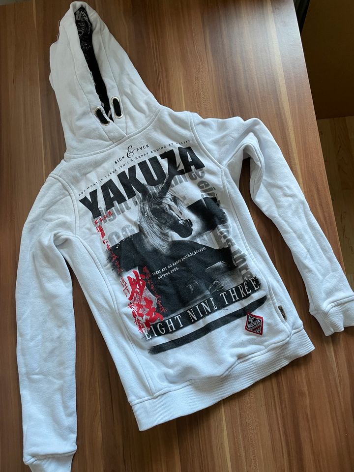Pullover Yakuza Größe XS in Schenklengsfeld