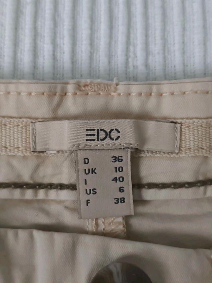 EDC Chinoshorts  98% Baumwolle Short Shorts 36 in Gießen