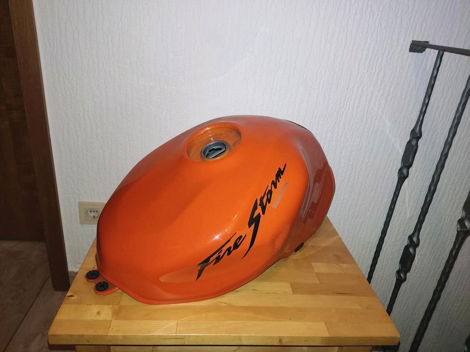 HONDA VTR 1000 F FIRESTORM Kraftstofftank in Wetzlar